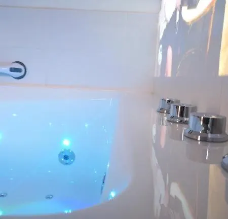 شقة Le 2005 Double Balneo, Lit Queen Size, Soiree Romantique *