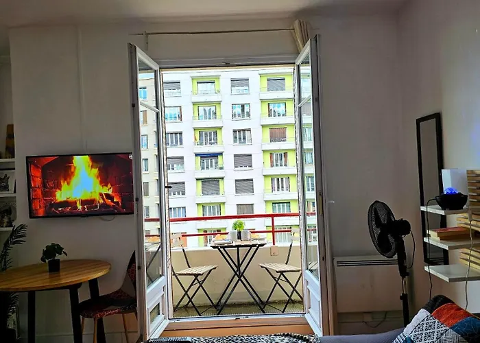 Le 2005 Double Balneo, Lit Queen Size, Soiree Romantique Apartment Grenoble