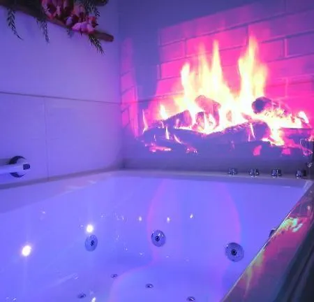 Le 2005 Double Balneo, Lit Queen Size, Soiree Romantique Apartment