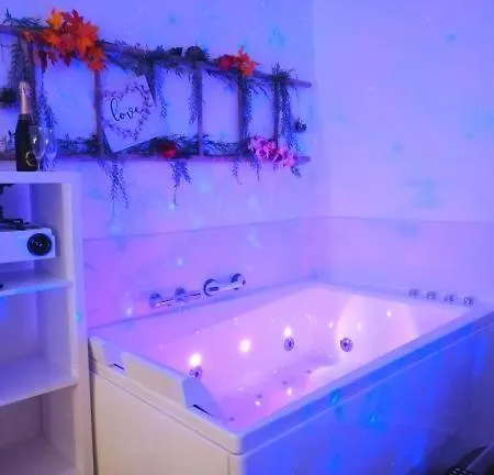 Le 2005 Double Balneo, Lit Queen Size, Soiree Romantique Apartment